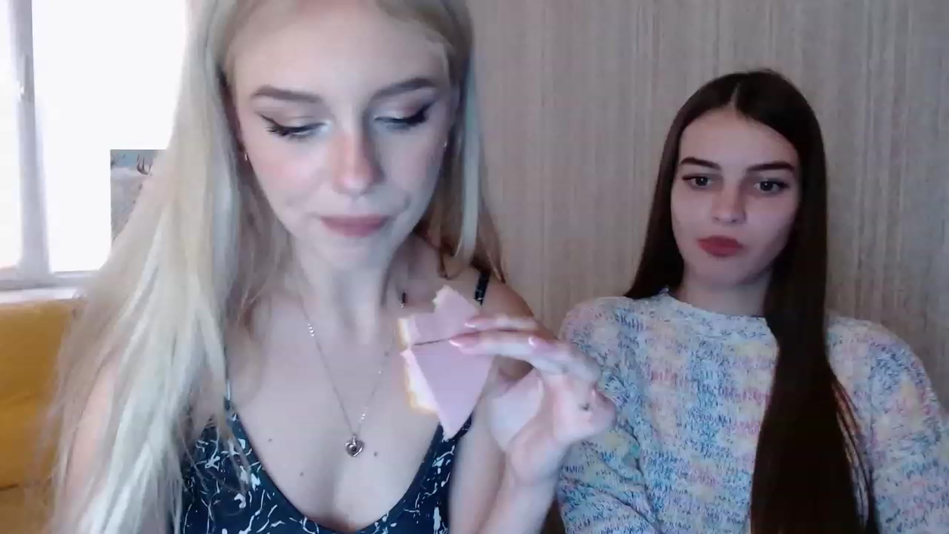 Gallery image thumbnail from Ririma_xo's myfreecams stream on, 11/22/2022, 10:23 image 1 of 20