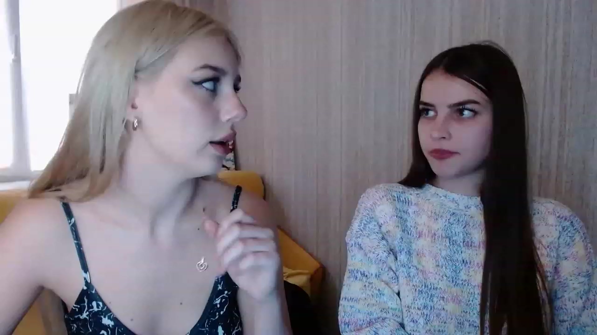 Gallery image thumbnail from Ririma_xo's myfreecams stream on, 11/22/2022, 10:23 image 6 of 20