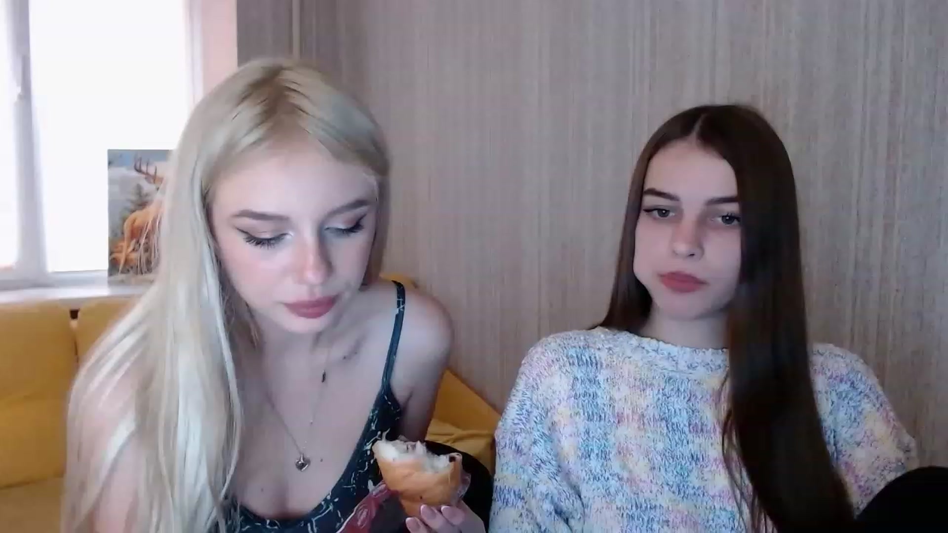 Gallery image thumbnail from Ririma_xo's myfreecams stream on, 11/22/2022, 10:23 image 18 of 20