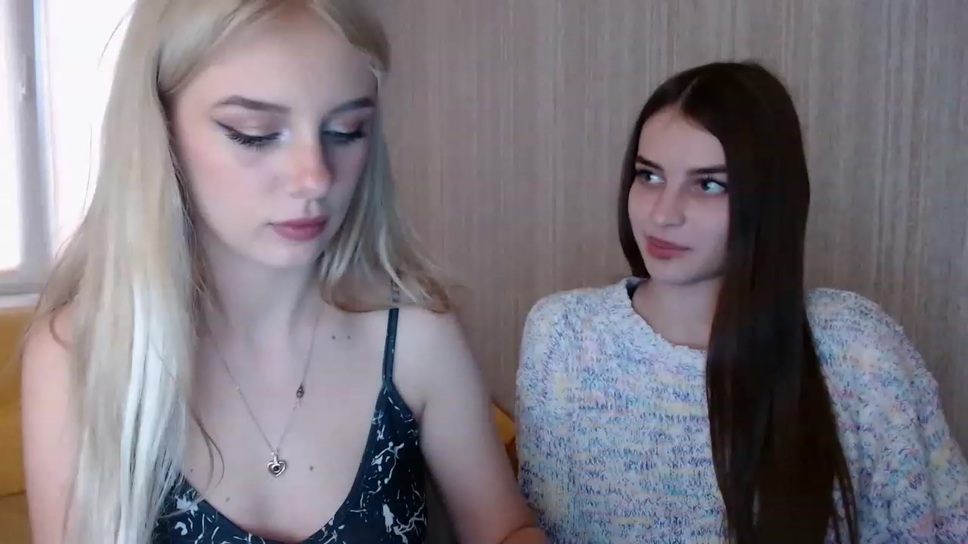 Gallery image thumbnail from Ririma_xo's myfreecams stream on, 11/22/2022, 10:48 image 15 of 20