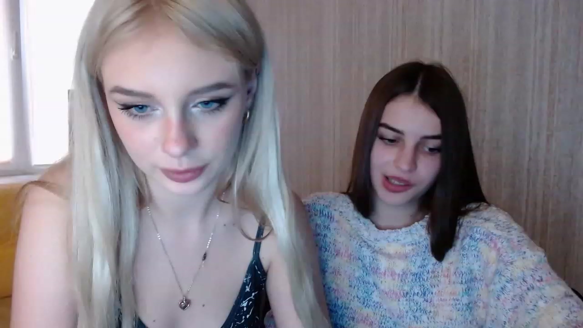 Gallery image thumbnail from Ririma_xo's myfreecams stream on, 11/22/2022, 10:48 image 4 of 20