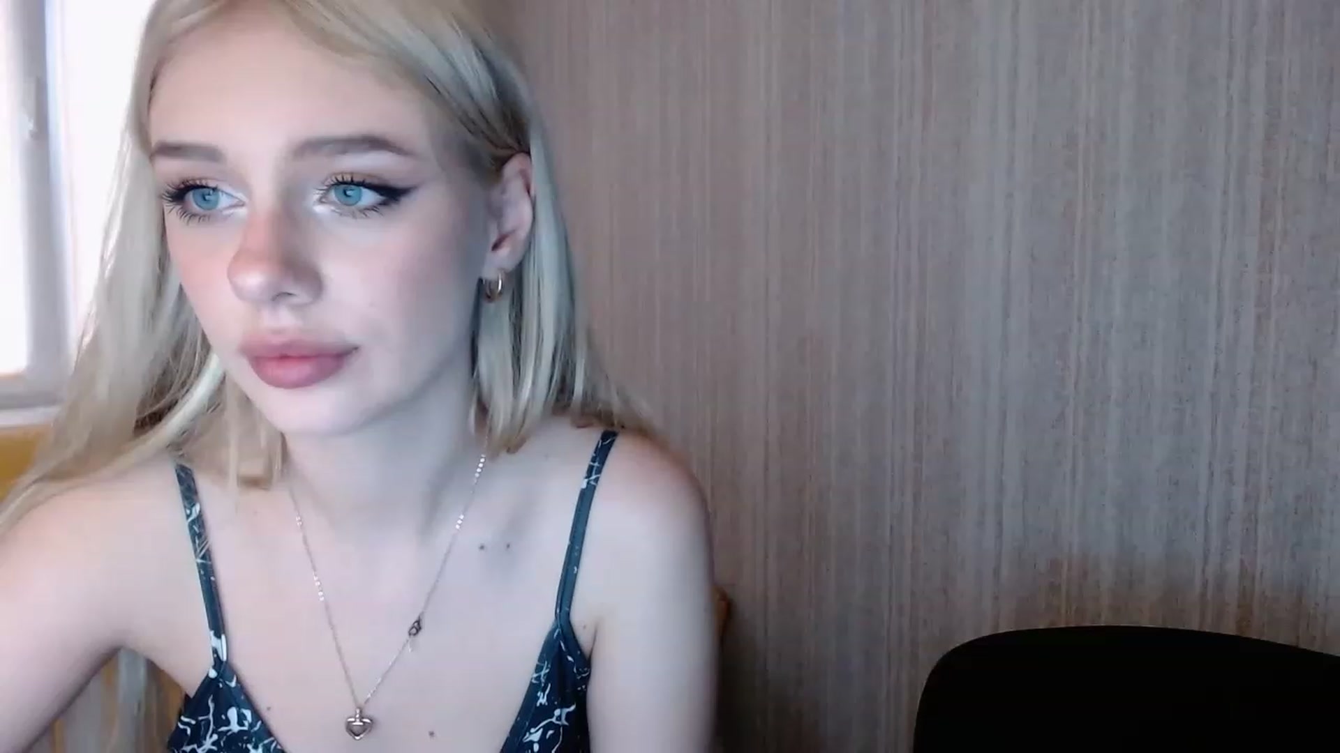 Gallery image thumbnail from Ririma_xo's myfreecams stream on, 11/22/2022, 10:48 image 14 of 20