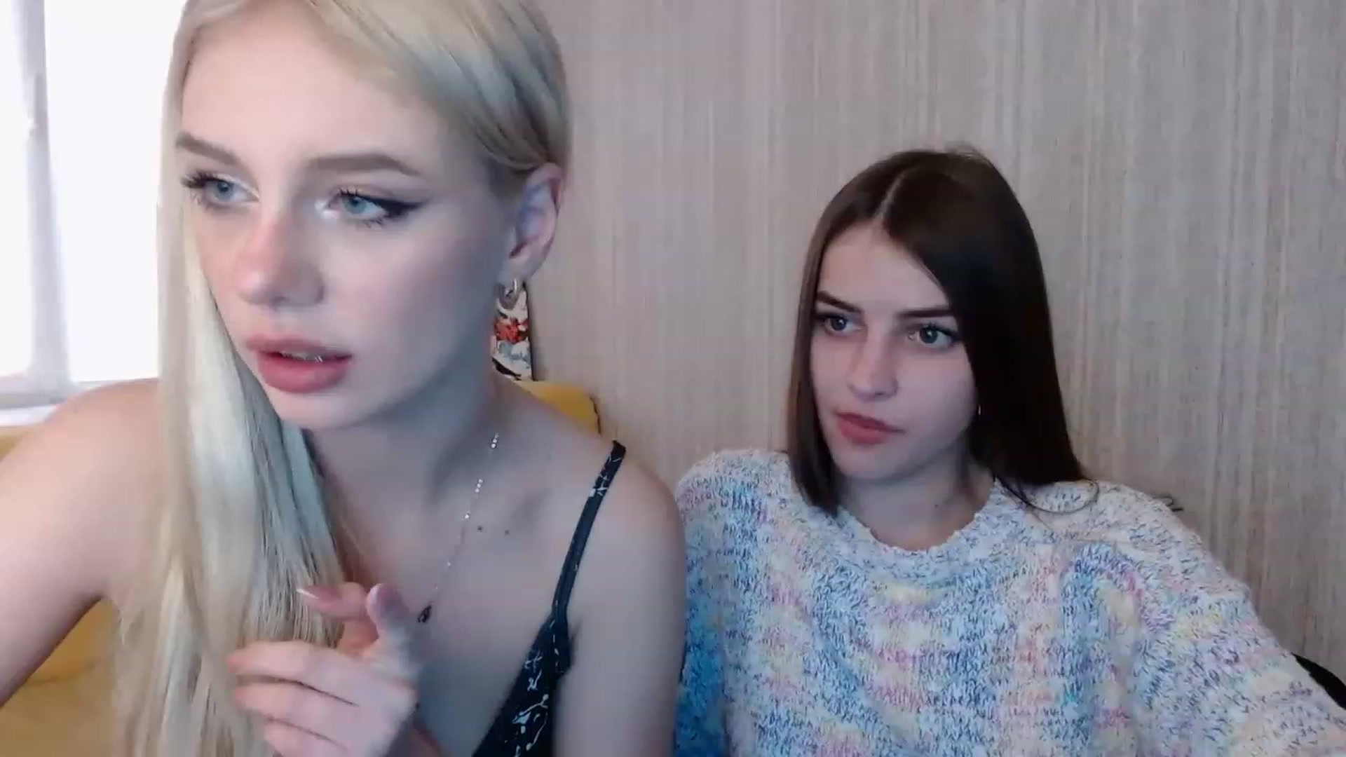 Gallery image thumbnail from Ririma_xo's myfreecams stream on, 11/22/2022, 10:48 image 7 of 20