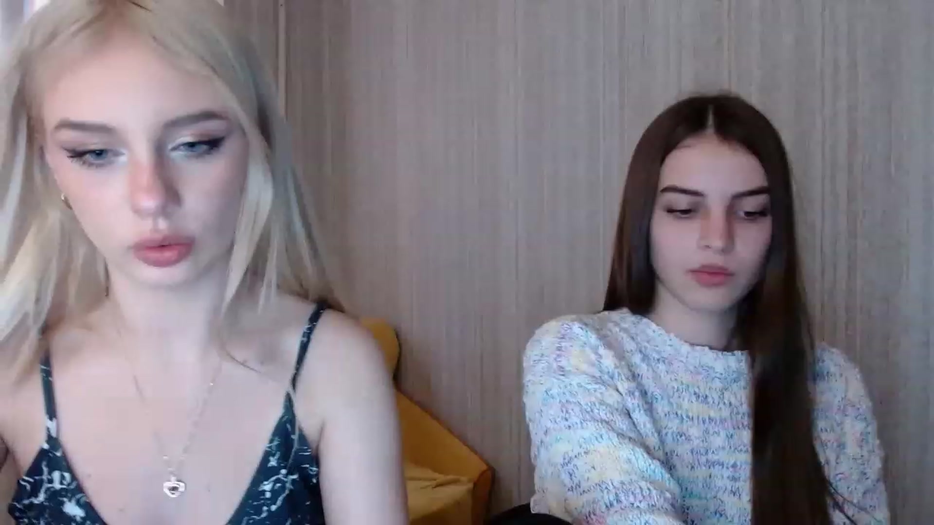Gallery image thumbnail from Ririma_xo's myfreecams stream on, 11/22/2022, 11:41 image 15 of 20