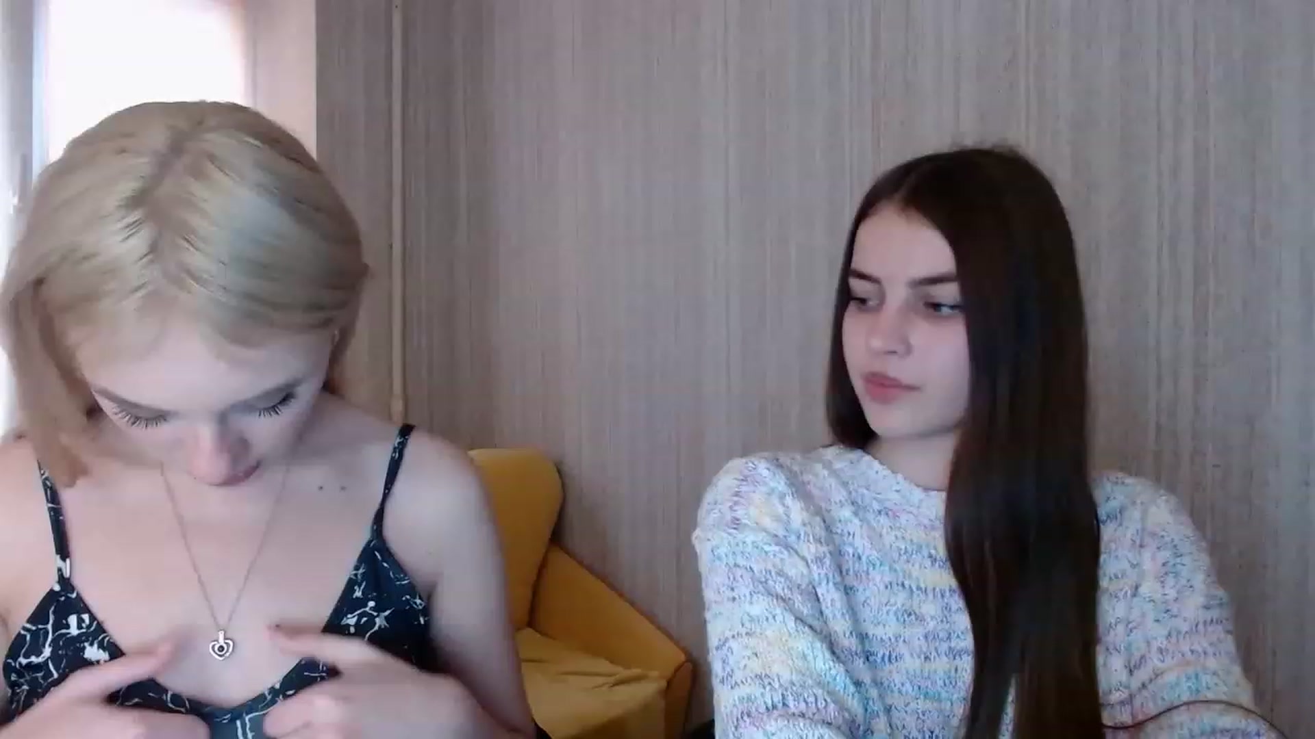 Gallery image thumbnail from Ririma_xo's myfreecams stream on, 11/22/2022, 11:41 image 16 of 20
