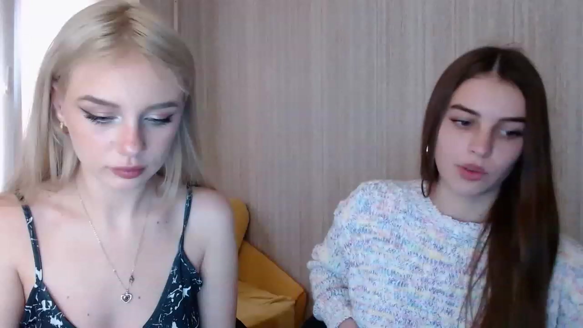 Gallery image thumbnail from Ririma_xo's myfreecams stream on, 11/22/2022, 11:41 image 4 of 20