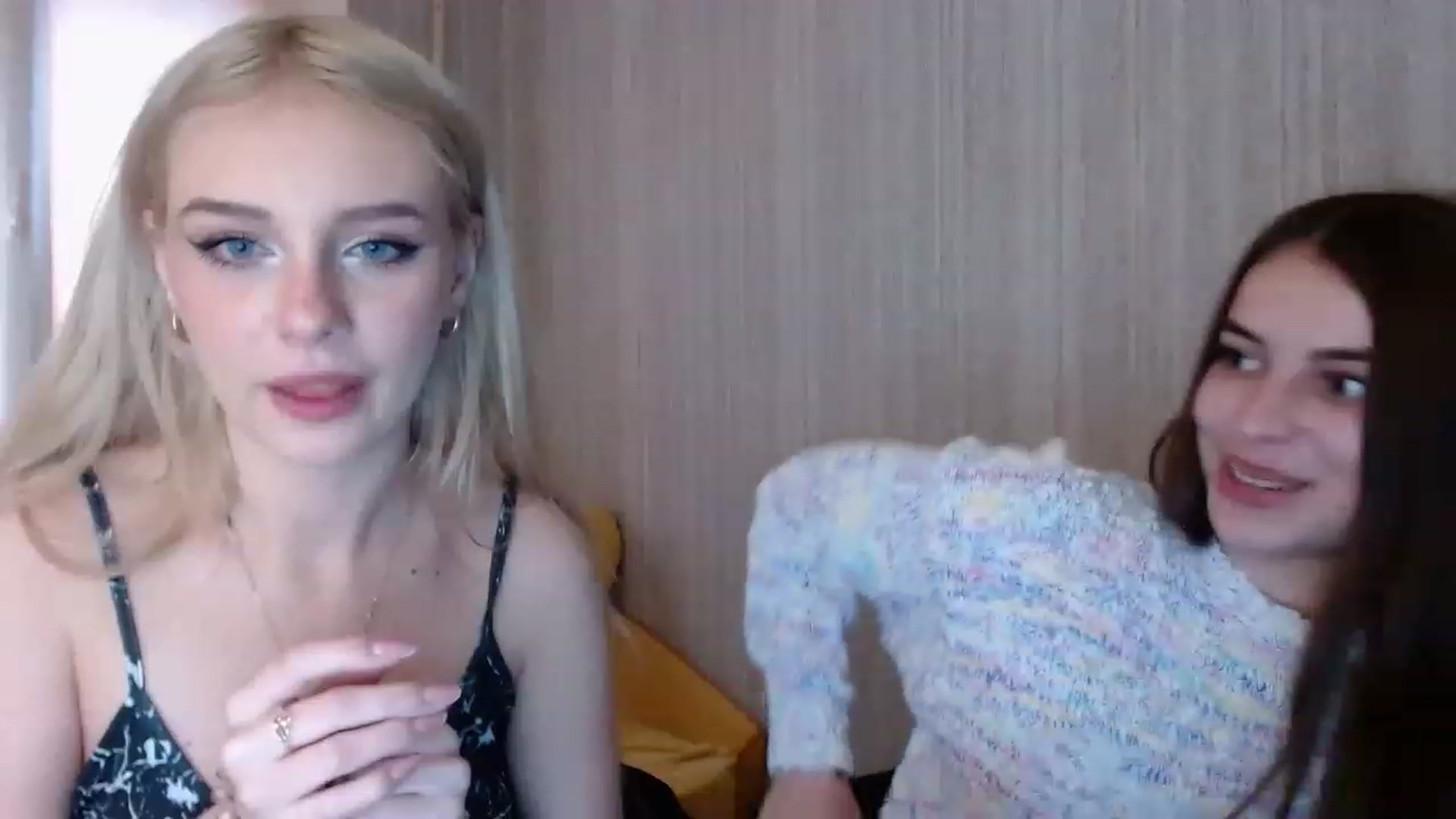 Gallery image thumbnail from Ririma_xo's myfreecams stream on, 11/22/2022, 11:41 image 20 of 20