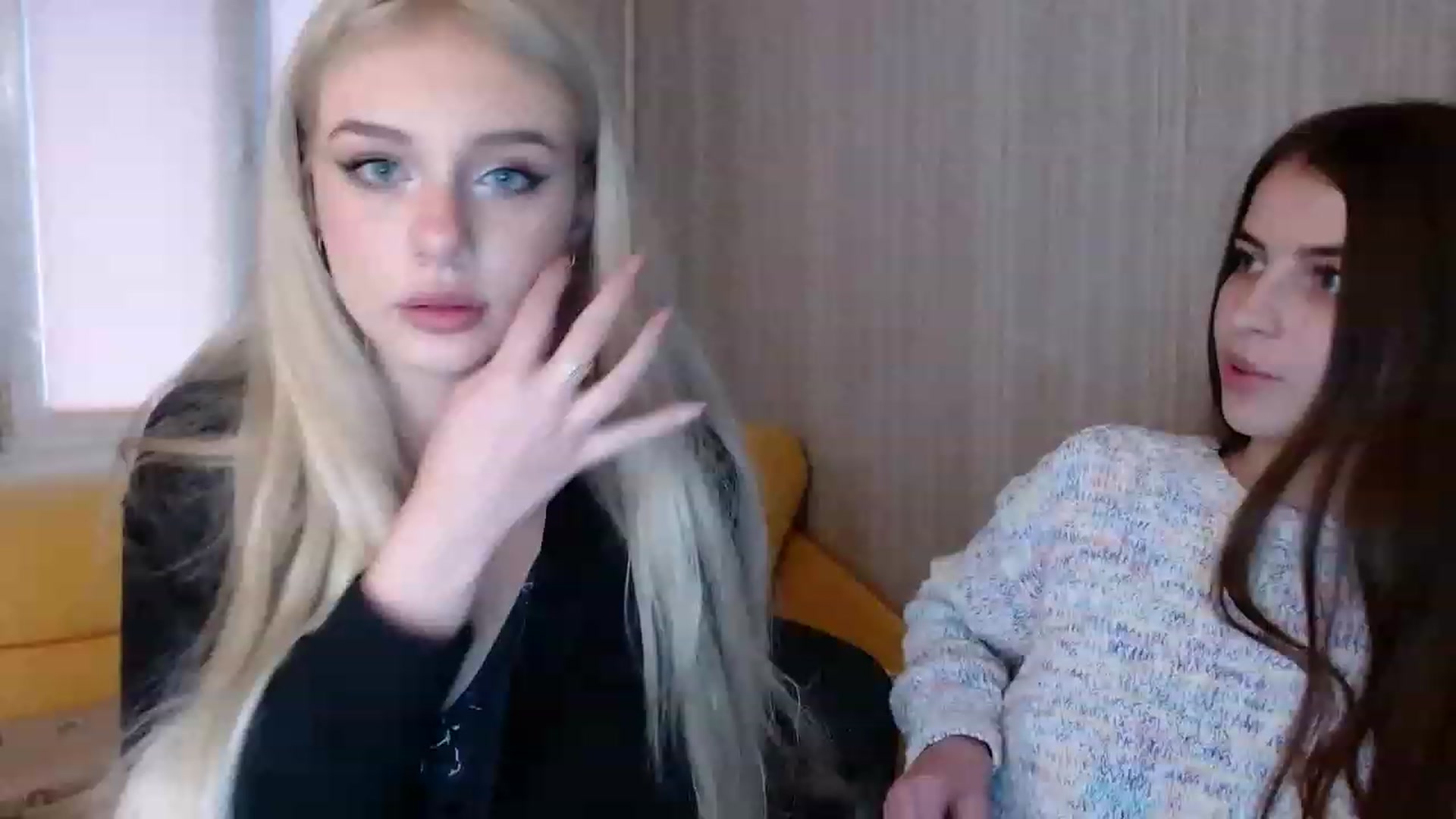 Gallery image thumbnail from Ririma_xo's myfreecams stream on, 11/22/2022, 12:29 image 20 of 20