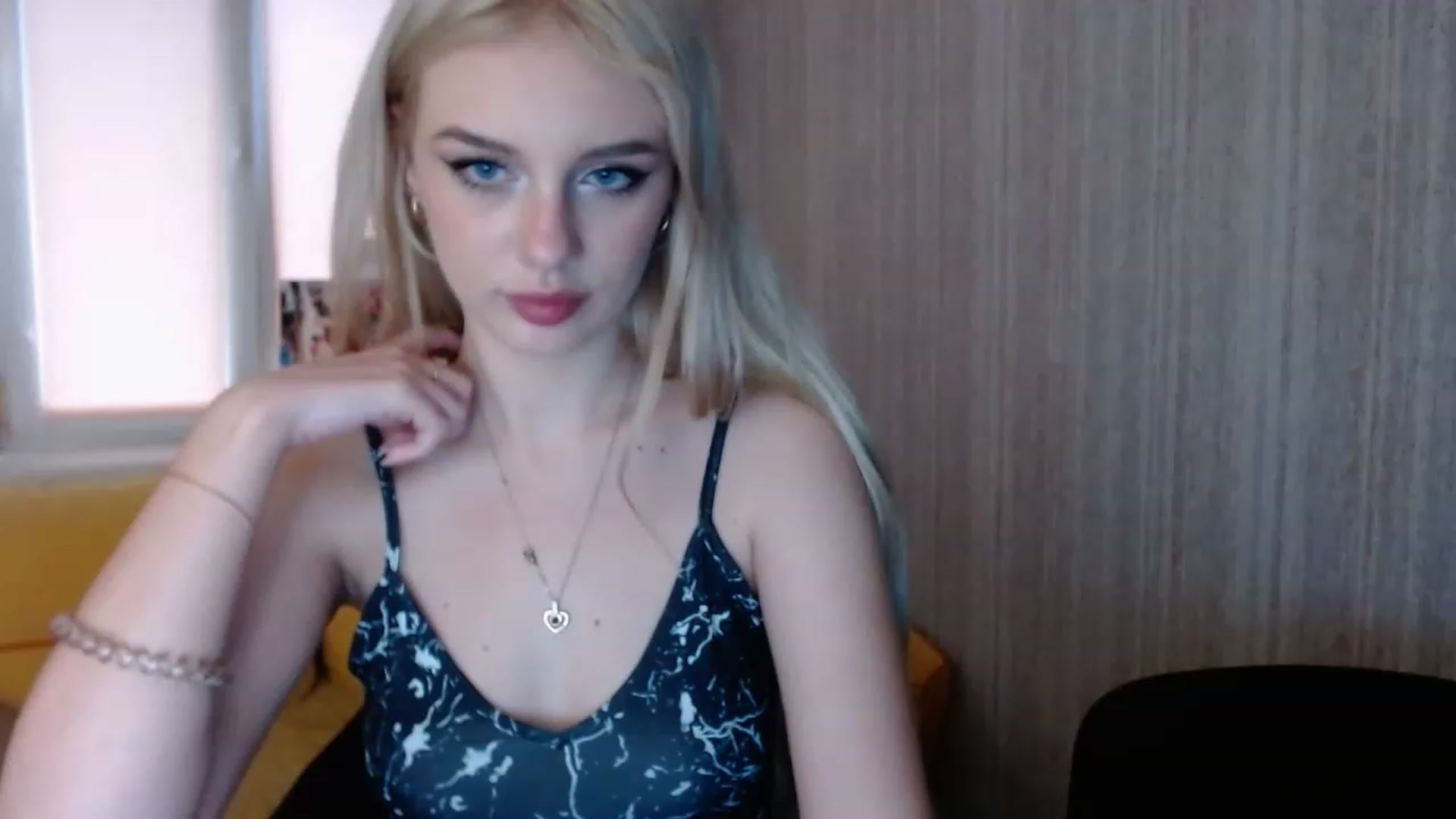 Gallery image thumbnail from Ririma_xo's myfreecams stream on, 11/22/2022, 12:29 image 3 of 20