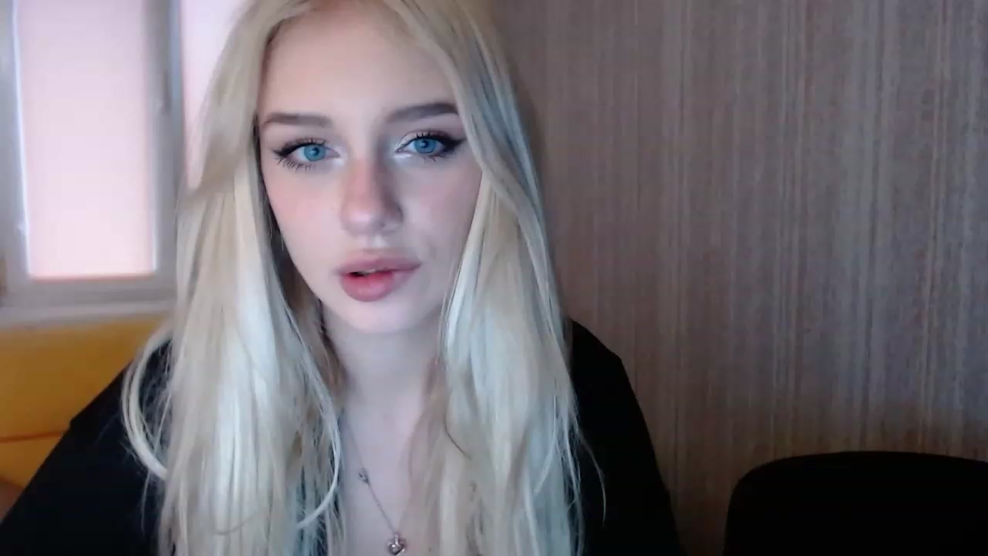 Gallery image thumbnail from Ririma_xo's myfreecams stream on, 11/22/2022, 12:29 image 5 of 20