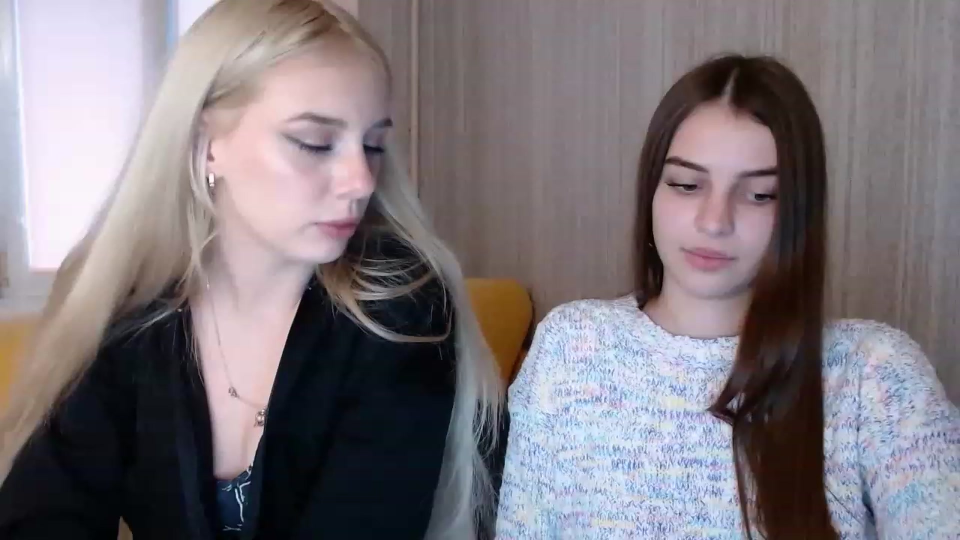 Gallery image thumbnail from Ririma_xo's myfreecams stream on, 11/22/2022, 12:29 image 19 of 20