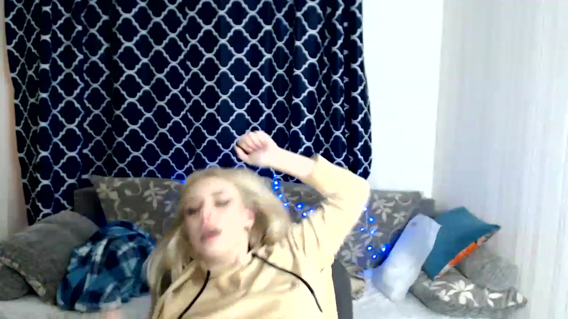 Gallery image thumbnail from Ririma_xo's myfreecams stream on, 11/25/2022, 09:35 image 14 of 20