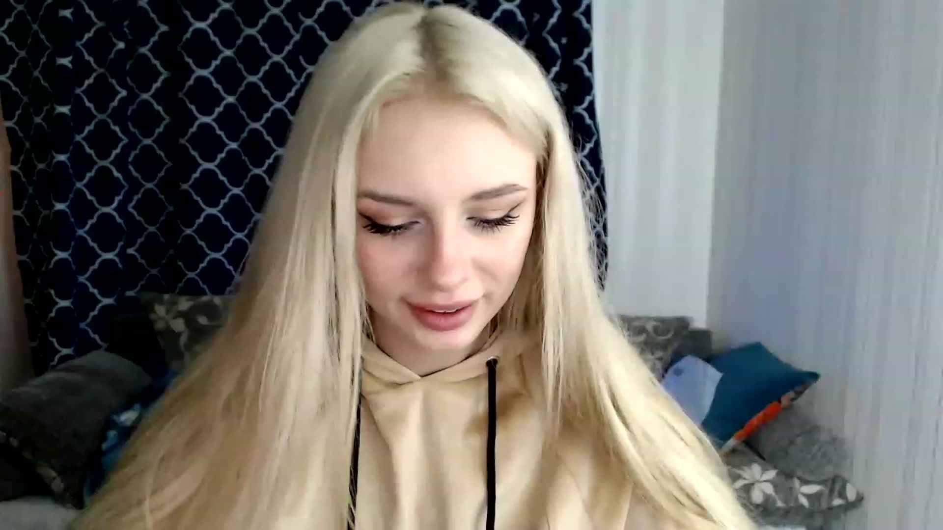 Gallery image thumbnail from Ririma_xo's myfreecams stream on, 11/25/2022, 09:35 image 18 of 20
