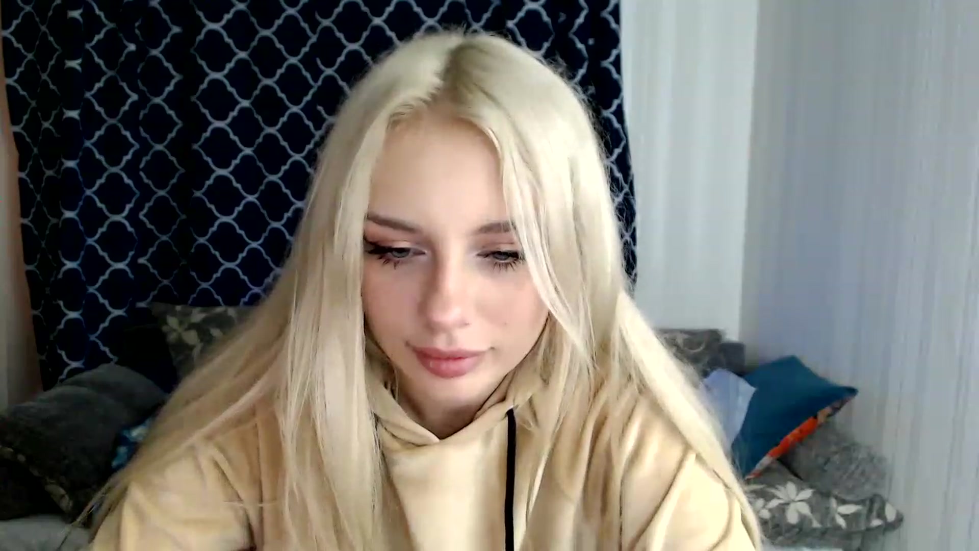 Gallery image thumbnail from Ririma_xo's myfreecams stream on, 11/25/2022, 09:35 image 15 of 20
