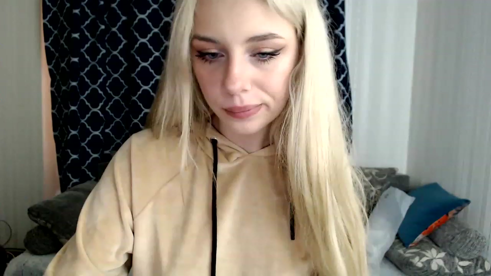 Gallery image thumbnail from Ririma_xo's myfreecams stream on, 11/25/2022, 09:35 image 1 of 20