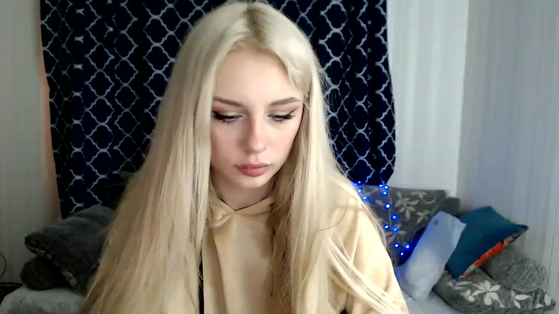 Gallery image thumbnail from Ririma_xo's myfreecams stream on, 11/25/2022, 09:35 image 5 of 20
