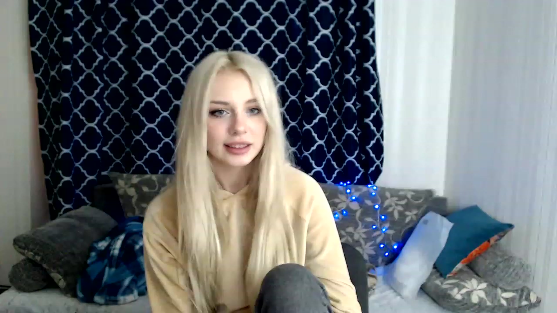 Gallery image thumbnail from Ririma_xo's myfreecams stream on, 11/25/2022, 09:35 image 11 of 20