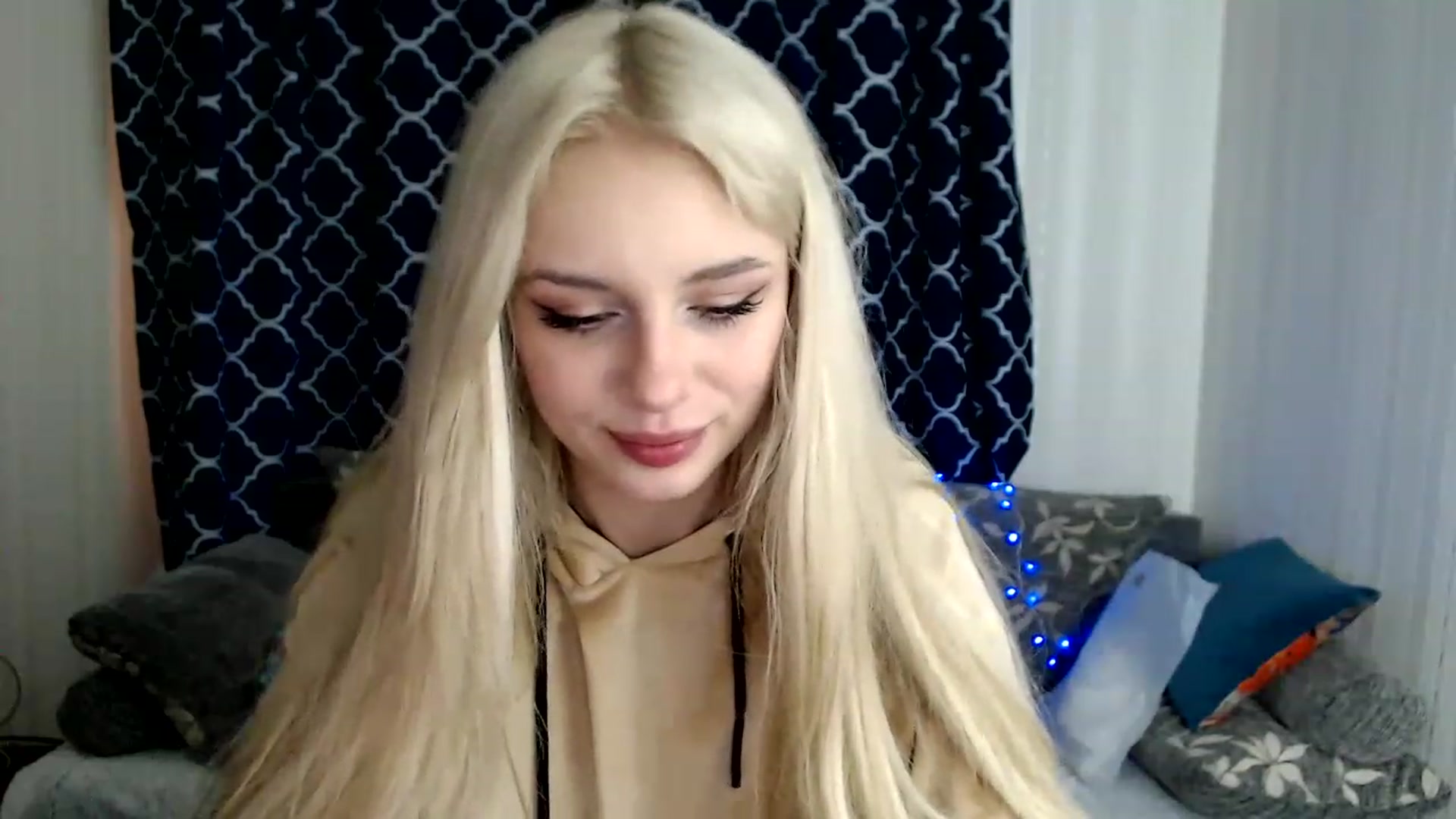 Gallery image thumbnail from Ririma_xo's myfreecams stream on, 11/25/2022, 09:35 image 4 of 20