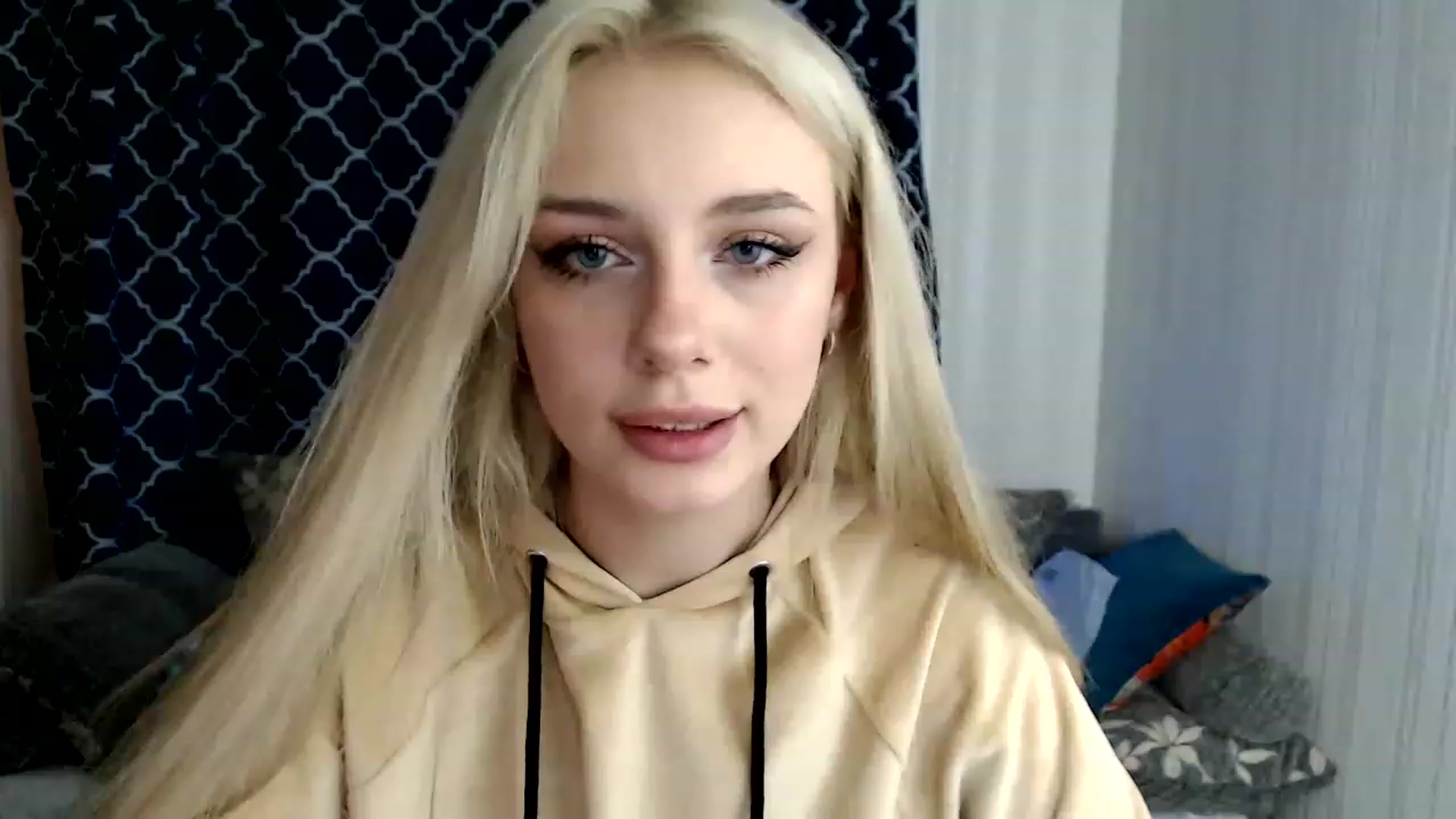 Gallery image thumbnail from Ririma_xo's myfreecams stream on, 11/25/2022, 09:35 image 17 of 20