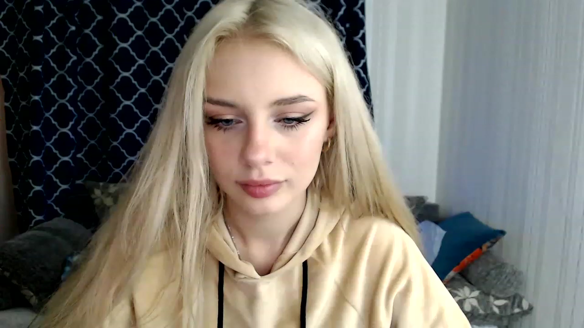 Gallery image thumbnail from Ririma_xo's myfreecams stream on, 11/25/2022, 09:35 image 20 of 20