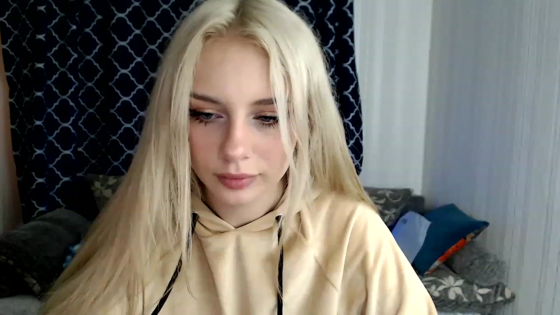Gallery image thumbnail from Ririma_xo's myfreecams stream on, 11/25/2022, 09:35 image 16 of 20