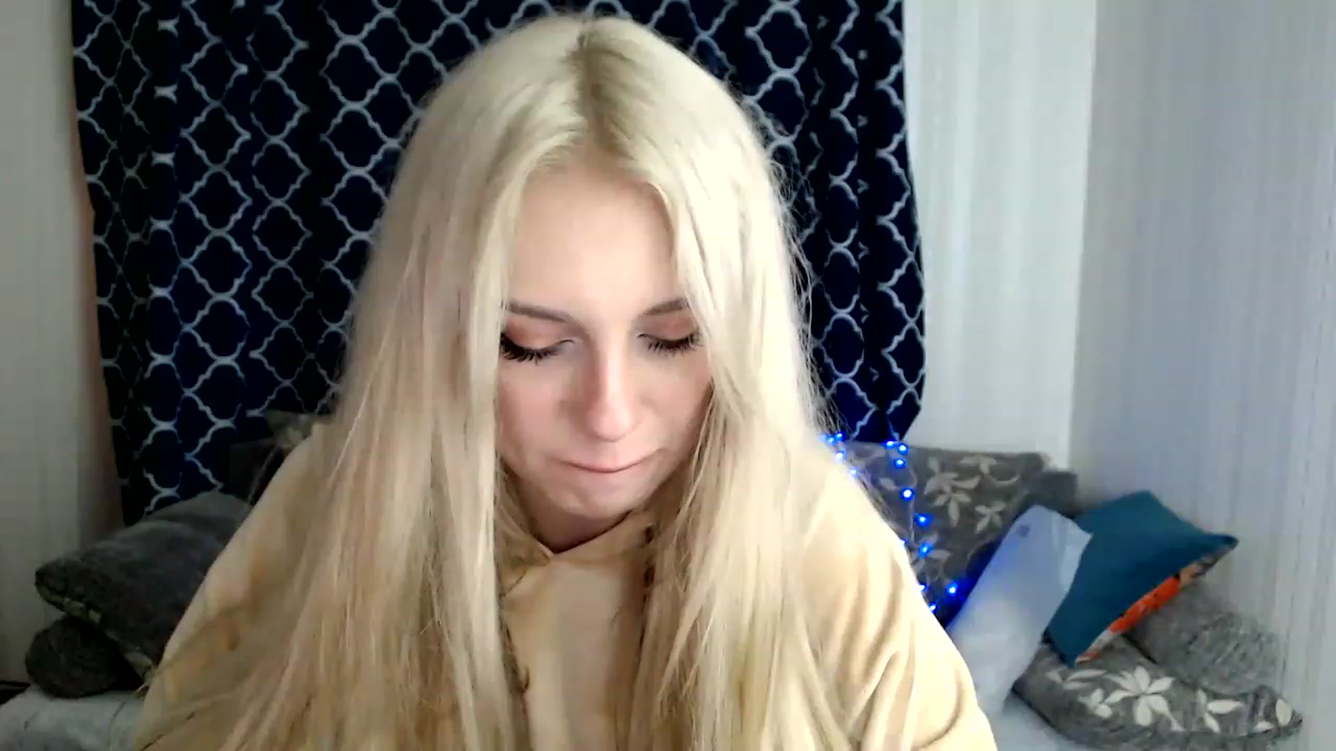 Gallery image thumbnail from Ririma_xo's myfreecams stream on, 11/25/2022, 09:35 image 10 of 20