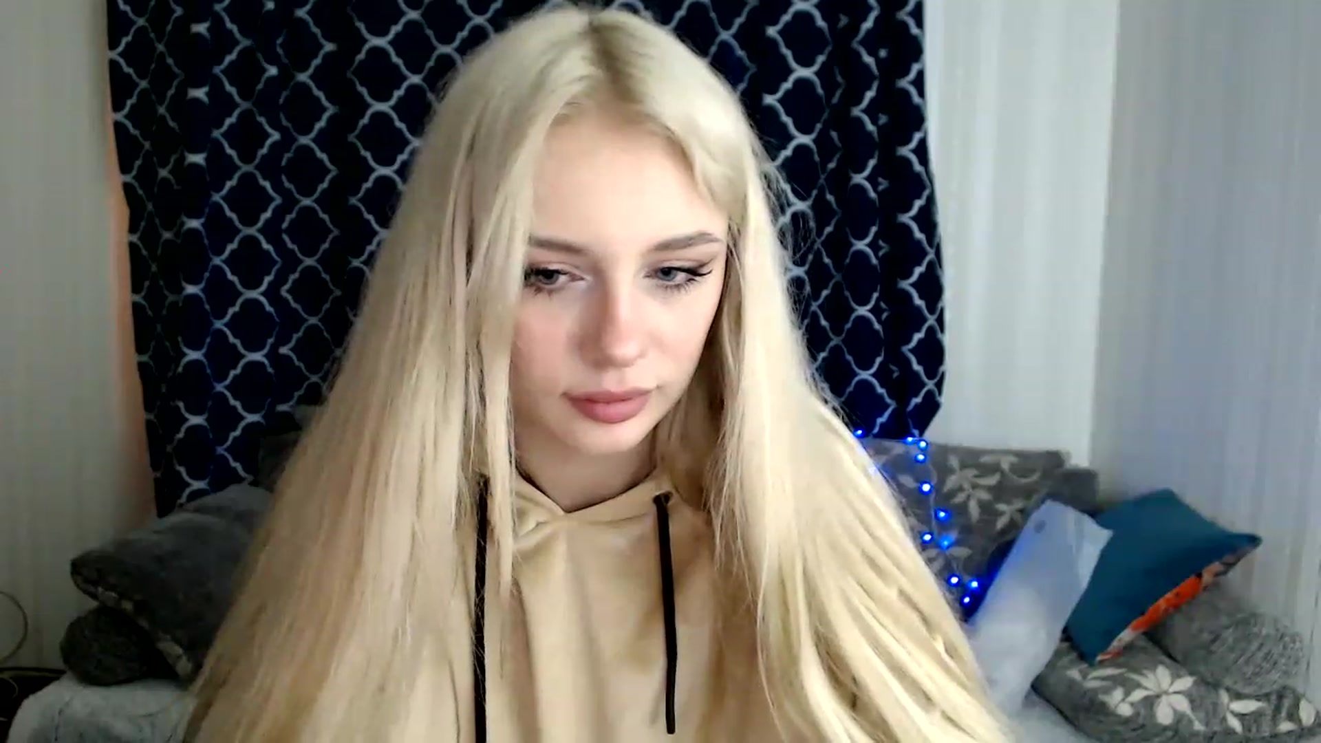 Gallery image thumbnail from Ririma_xo's myfreecams stream on, 11/25/2022, 09:35 image 3 of 20