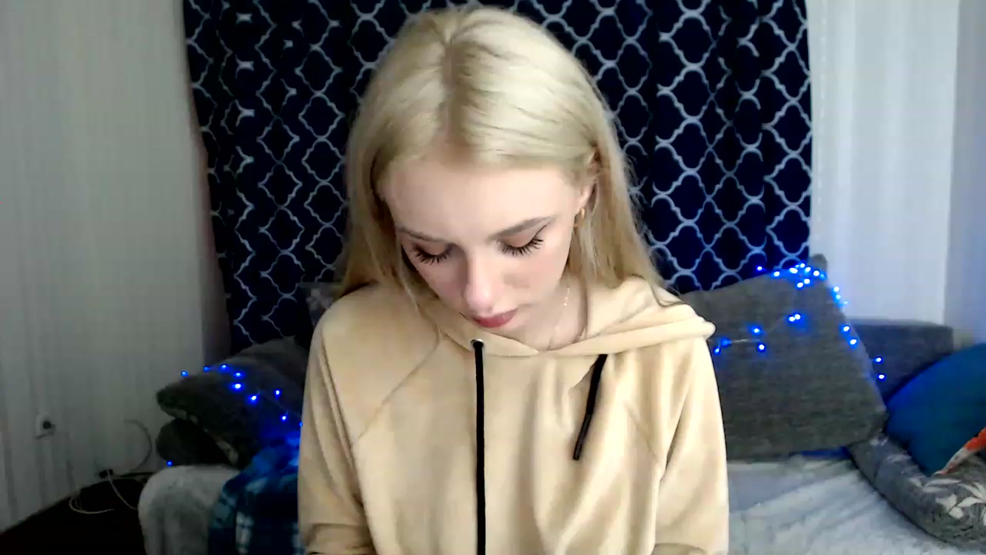 Gallery image thumbnail from Ririma_xo's myfreecams stream on, 11/25/2022, 12:28 image 3 of 20