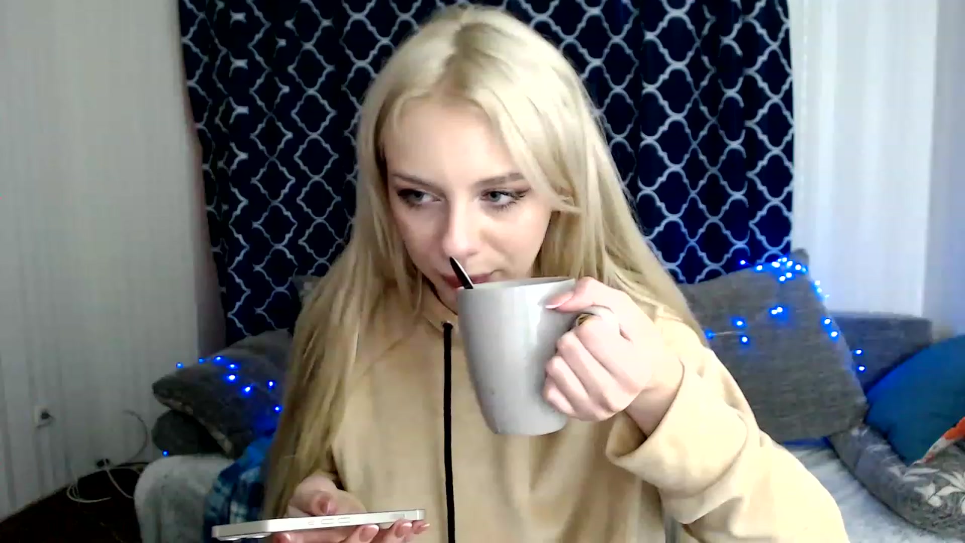 Gallery image thumbnail from Ririma_xo's myfreecams stream on, 11/25/2022, 12:28 image 4 of 20