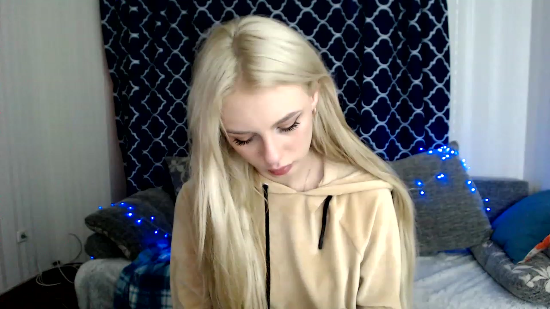 Gallery image thumbnail from Ririma_xo's myfreecams stream on, 11/25/2022, 12:28 image 11 of 20