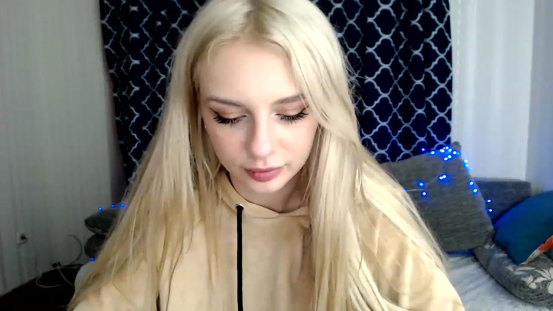 Gallery image thumbnail from Ririma_xo's myfreecams stream on, 11/25/2022, 12:28 image 13 of 20