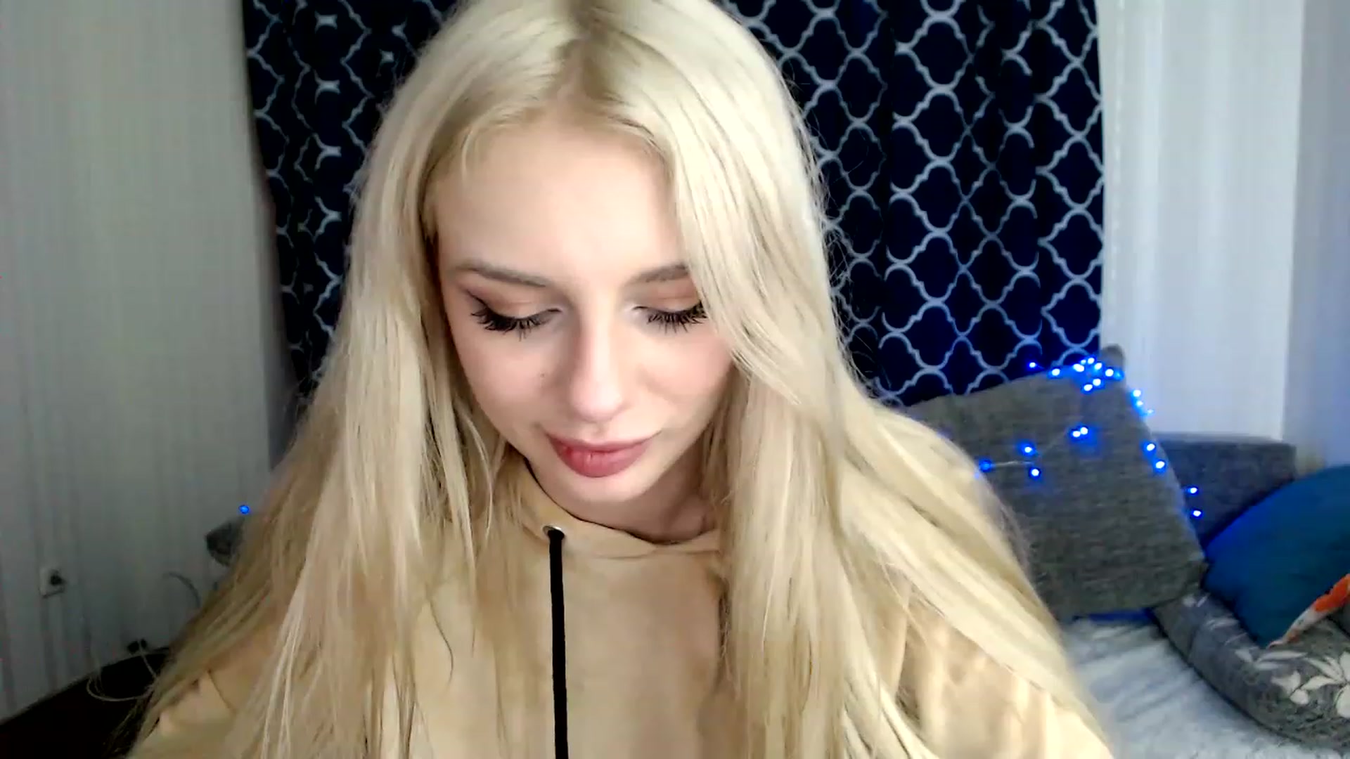 Gallery image thumbnail from Ririma_xo's myfreecams stream on, 11/25/2022, 12:28 image 14 of 20
