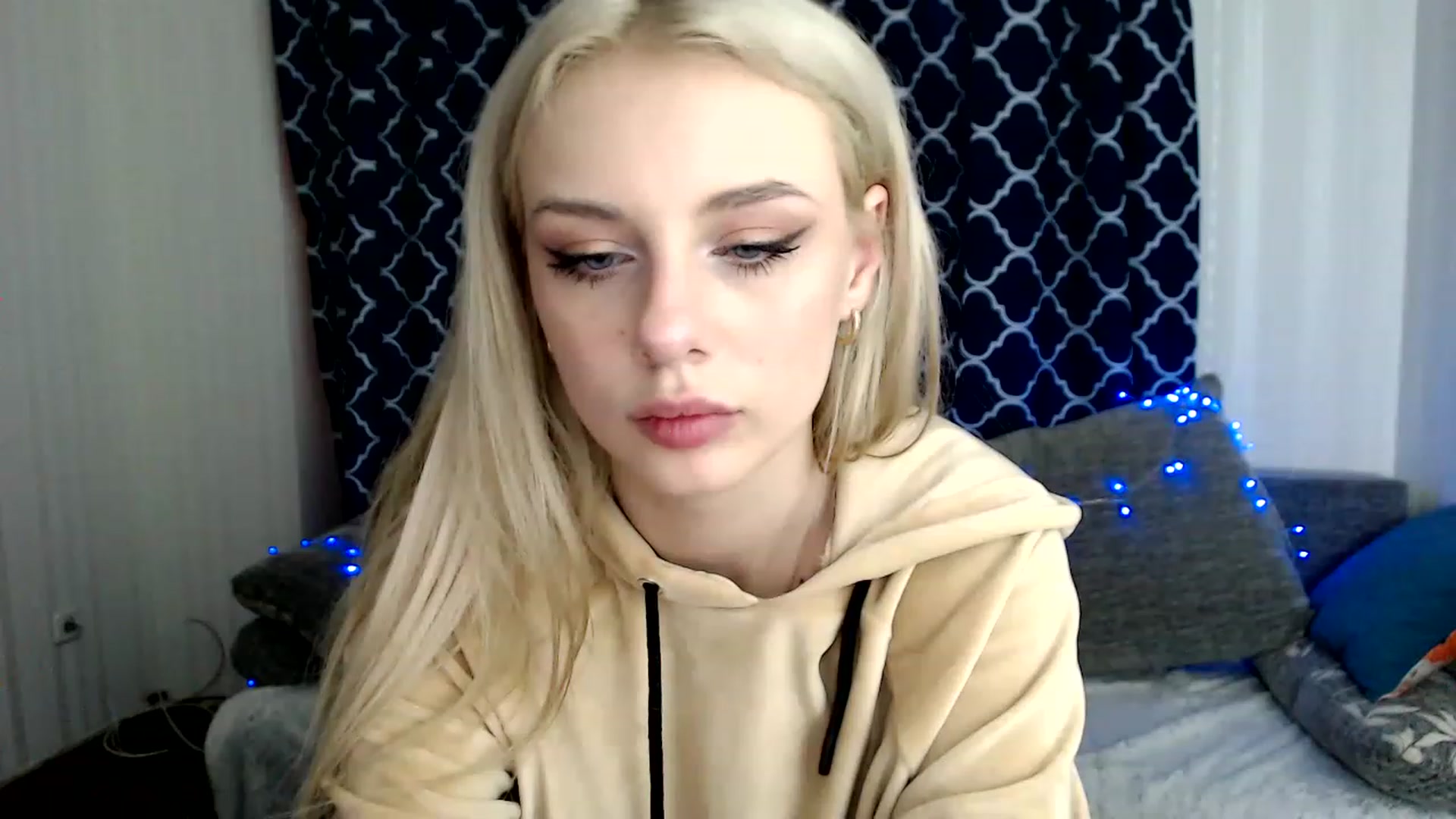 Gallery image thumbnail from Ririma_xo's myfreecams stream on, 11/25/2022, 12:28 image 1 of 20