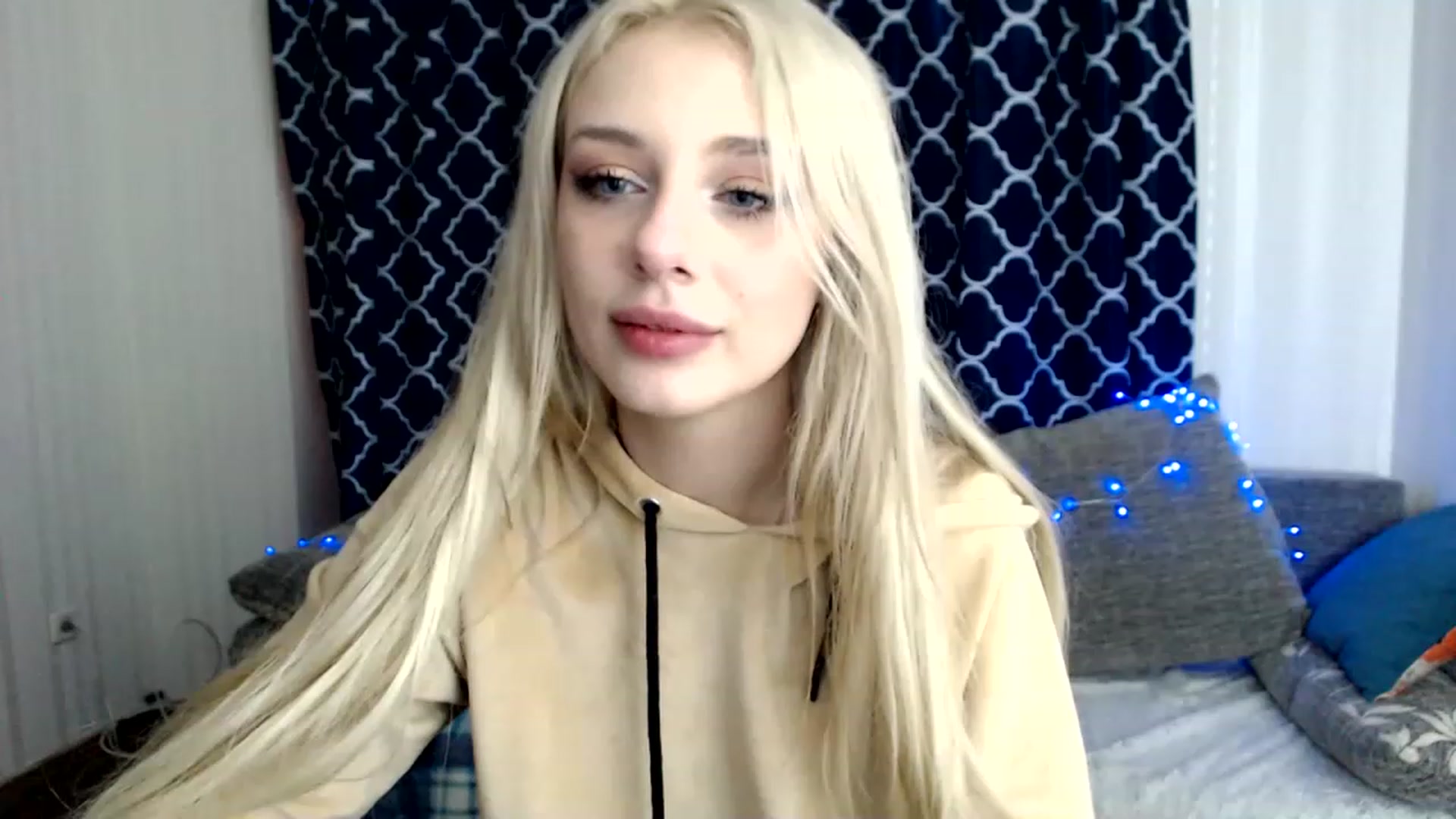 Gallery image thumbnail from Ririma_xo's myfreecams stream on, 11/25/2022, 12:28 image 6 of 20