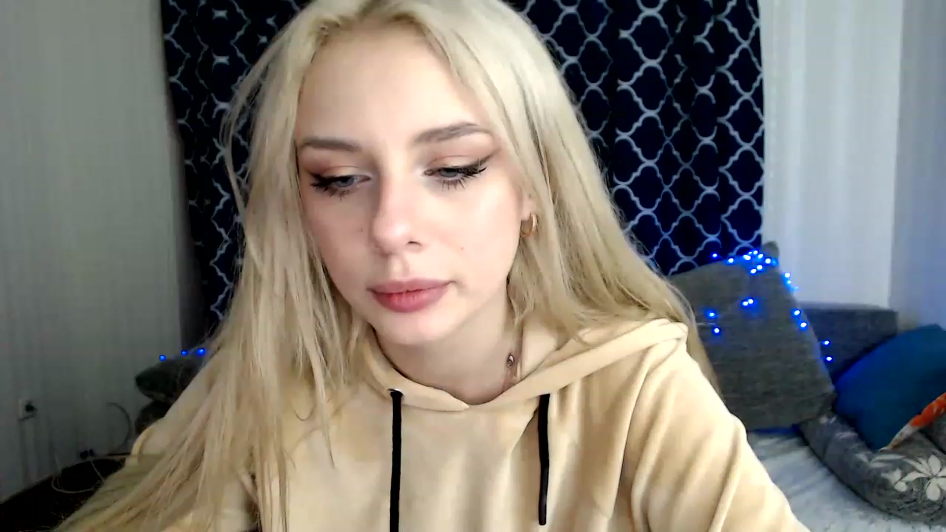 Gallery image thumbnail from Ririma_xo's myfreecams stream on, 11/25/2022, 12:28 image 18 of 20