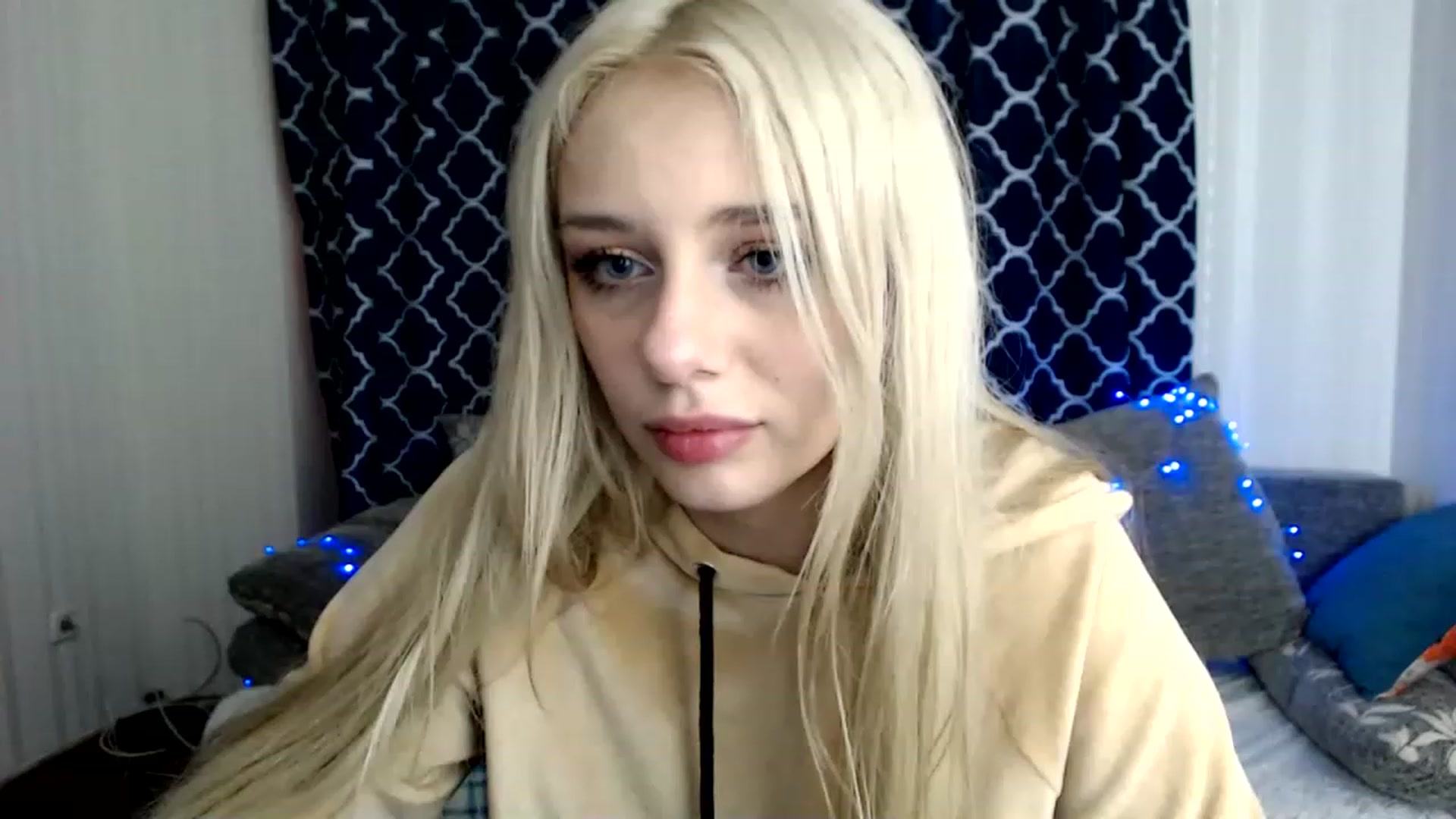 Gallery image thumbnail from Ririma_xo's myfreecams stream on, 11/25/2022, 12:28 image 8 of 20