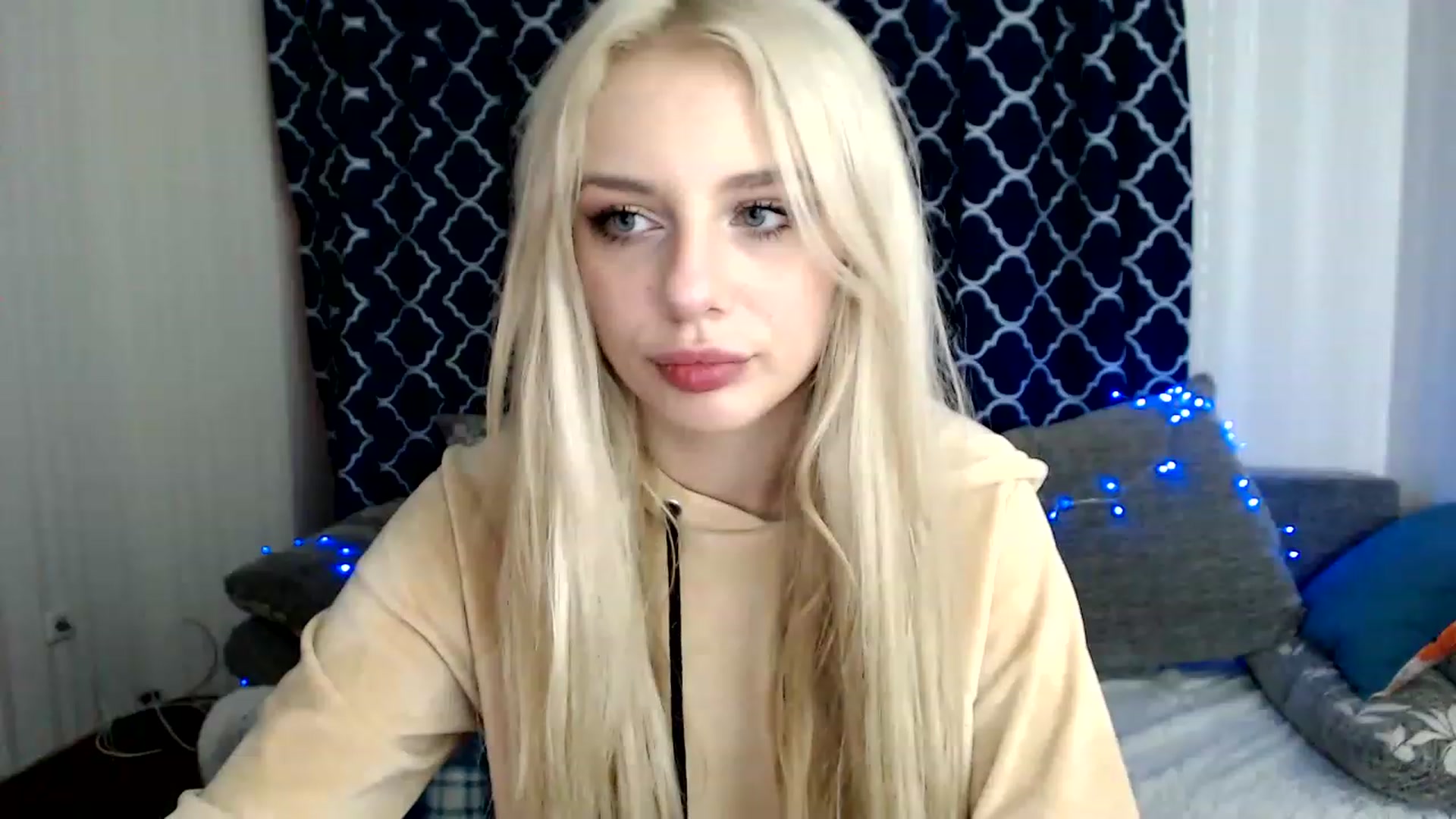 Gallery image thumbnail from Ririma_xo's myfreecams stream on, 11/25/2022, 12:28 image 10 of 20