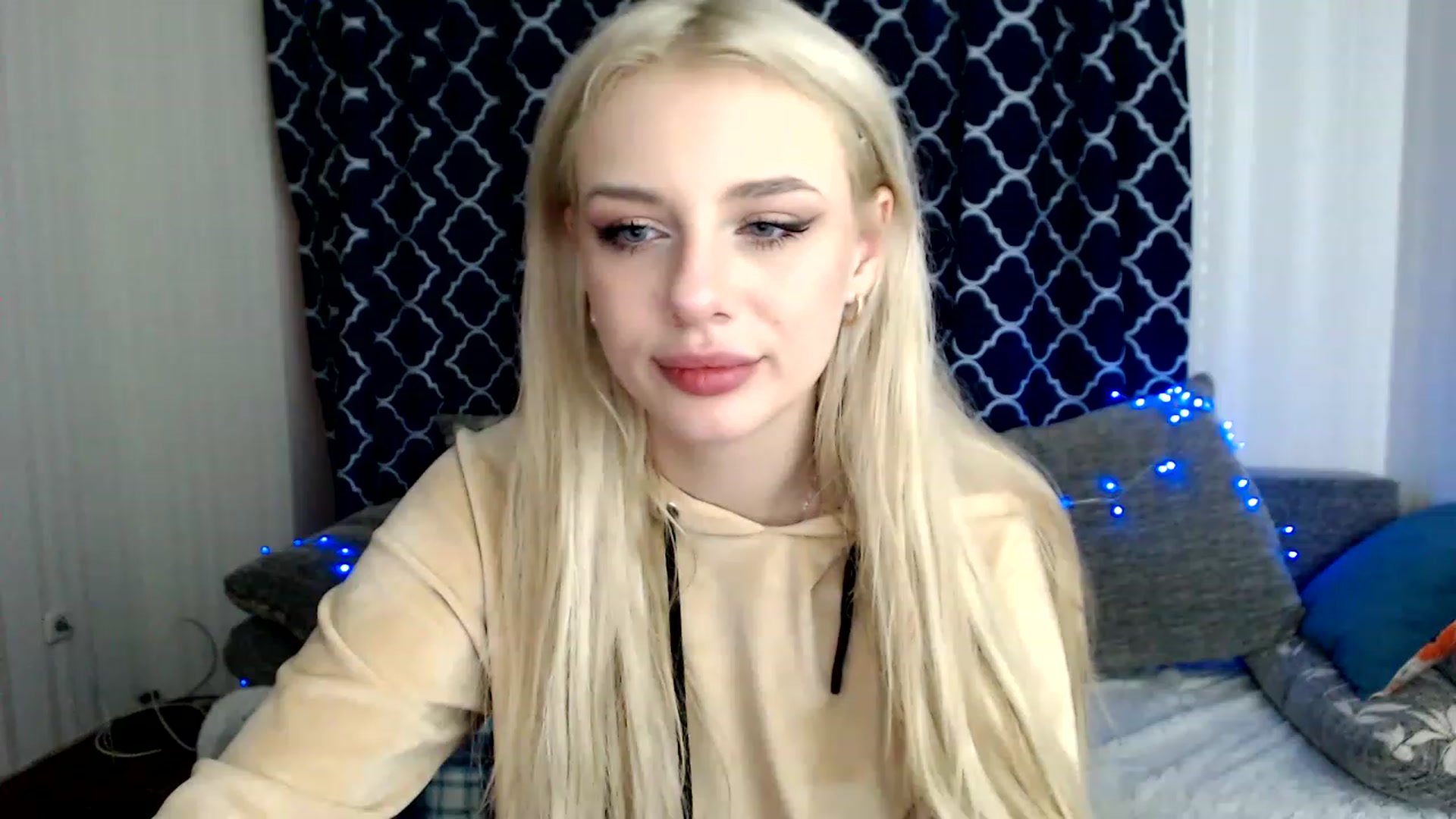Gallery image thumbnail from Ririma_xo's myfreecams stream on, 11/25/2022, 12:28 image 12 of 20