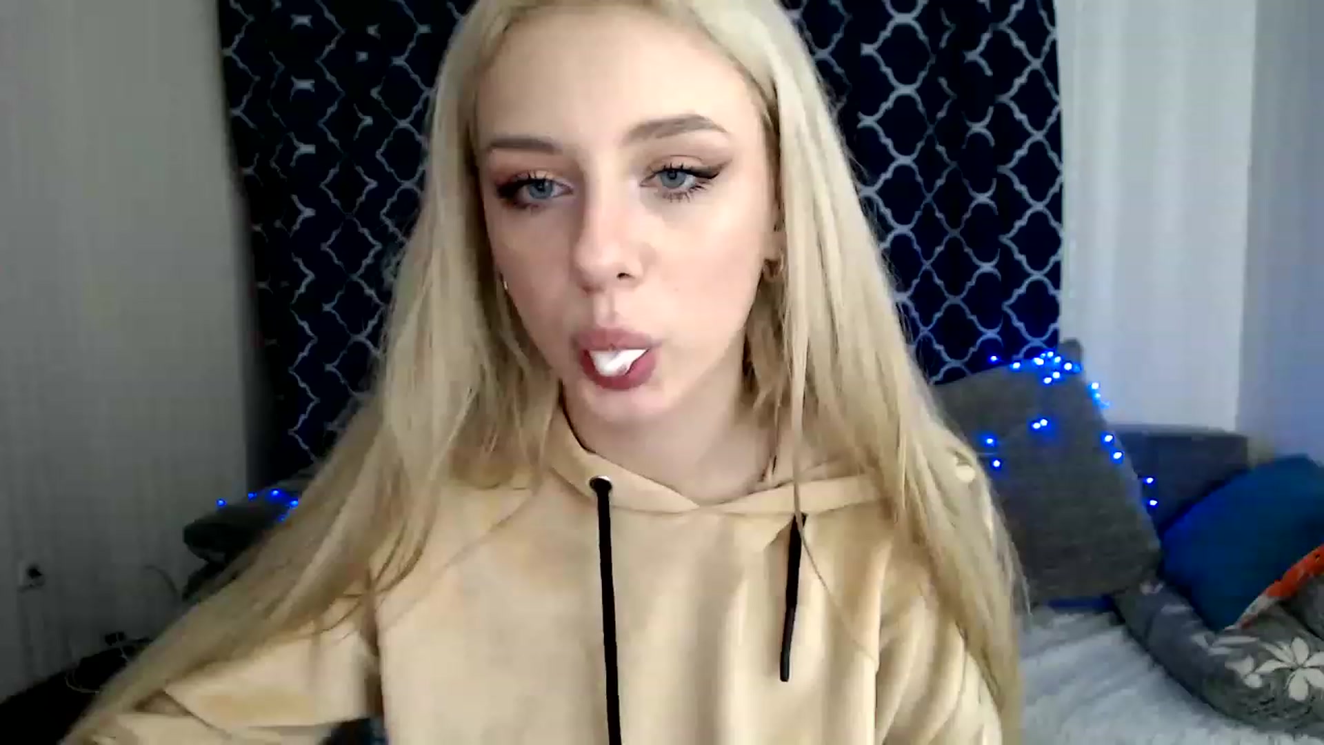 Gallery image thumbnail from Ririma_xo's myfreecams stream on, 11/25/2022, 12:28 image 19 of 20