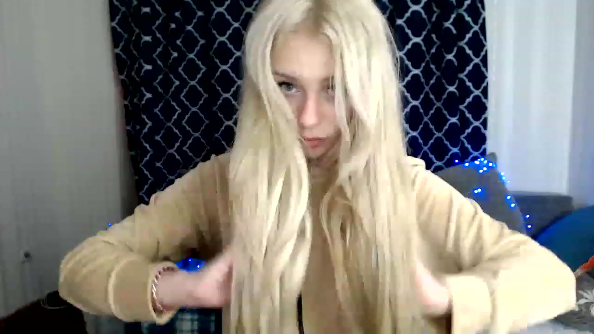 Gallery image thumbnail from Ririma_xo's myfreecams stream on, 11/25/2022, 12:28 image 9 of 20