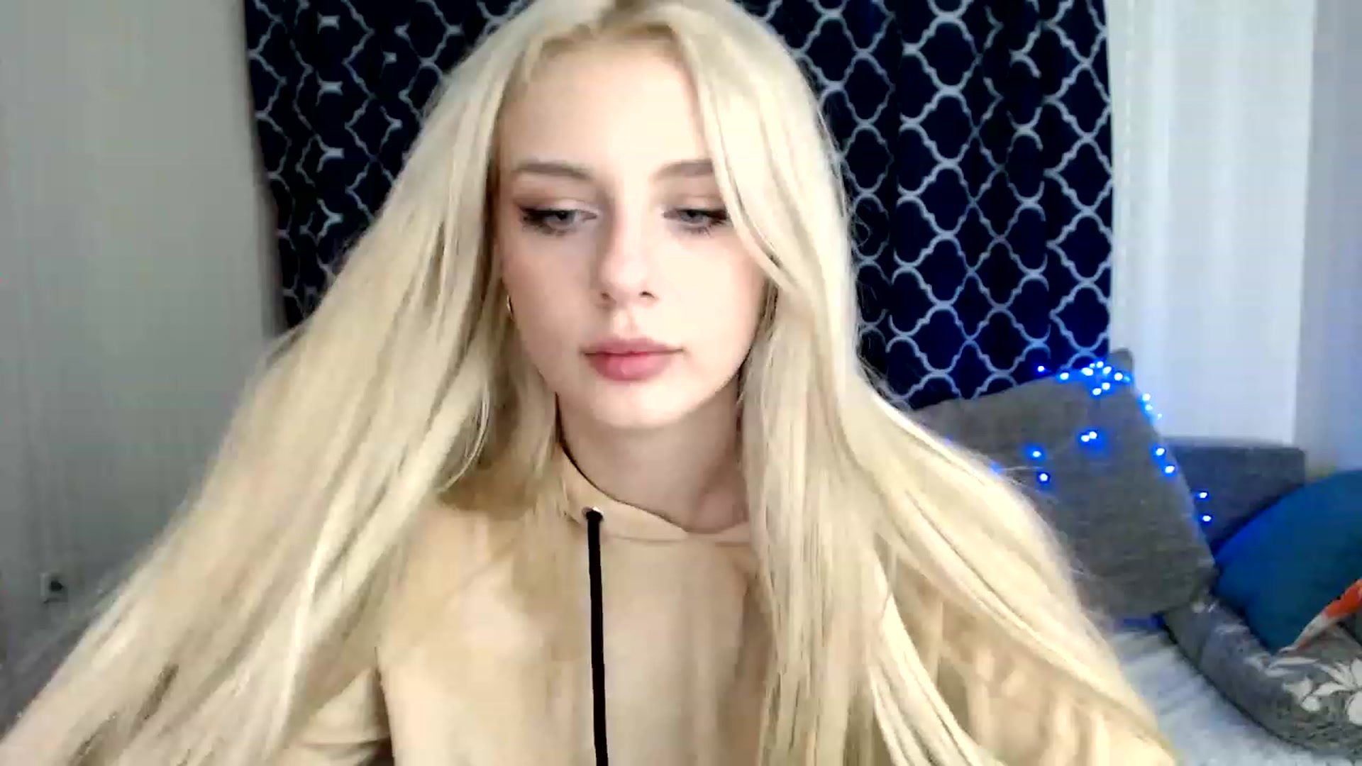 Gallery image thumbnail from Ririma_xo's myfreecams stream on, 11/25/2022, 12:28 image 15 of 20