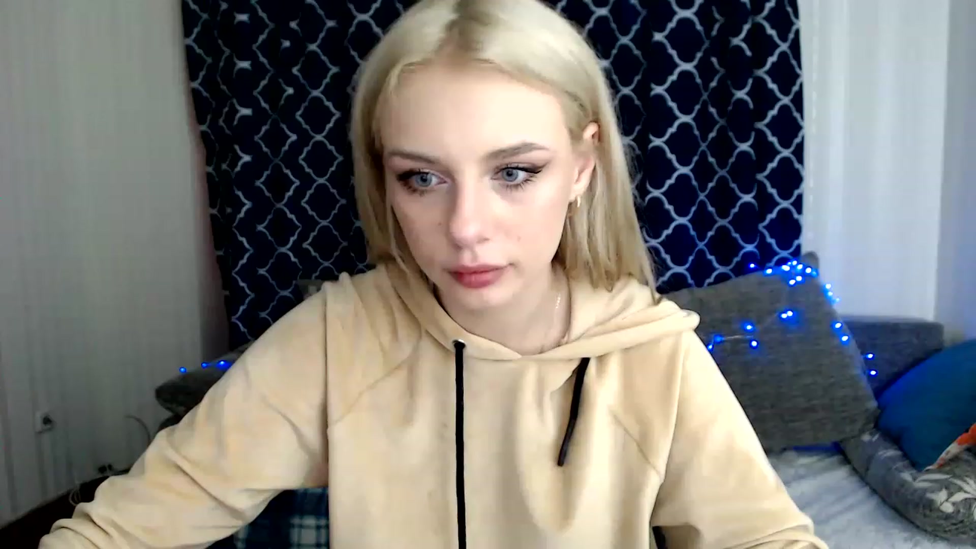 Gallery image thumbnail from Ririma_xo's myfreecams stream on, 11/25/2022, 12:28 image 2 of 20