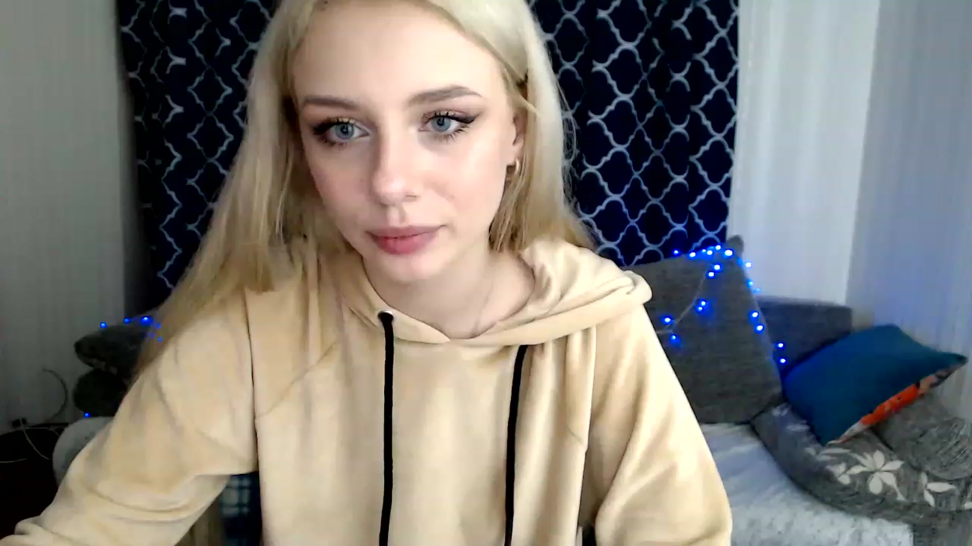 Gallery image thumbnail from Ririma_xo's myfreecams stream on, 11/25/2022, 13:03 image 9 of 20