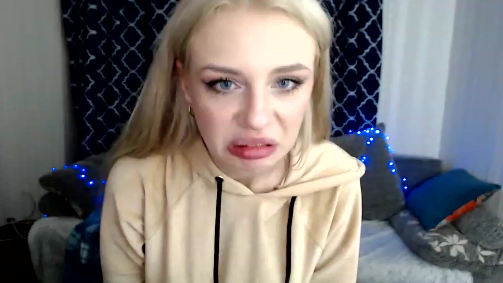 Gallery image thumbnail from Ririma_xo's myfreecams stream on, 11/25/2022, 13:03 image 2 of 20