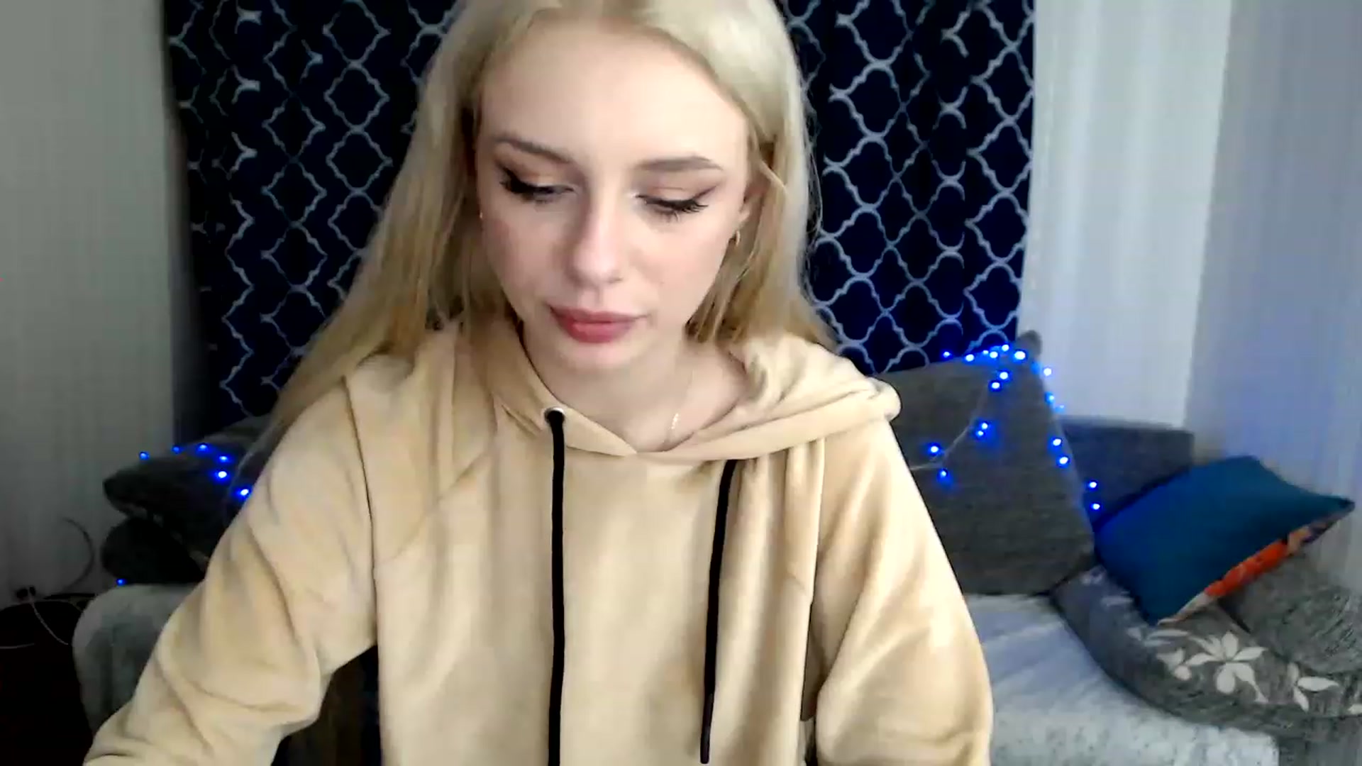 Gallery image thumbnail from Ririma_xo's myfreecams stream on, 11/25/2022, 13:03 image 8 of 20