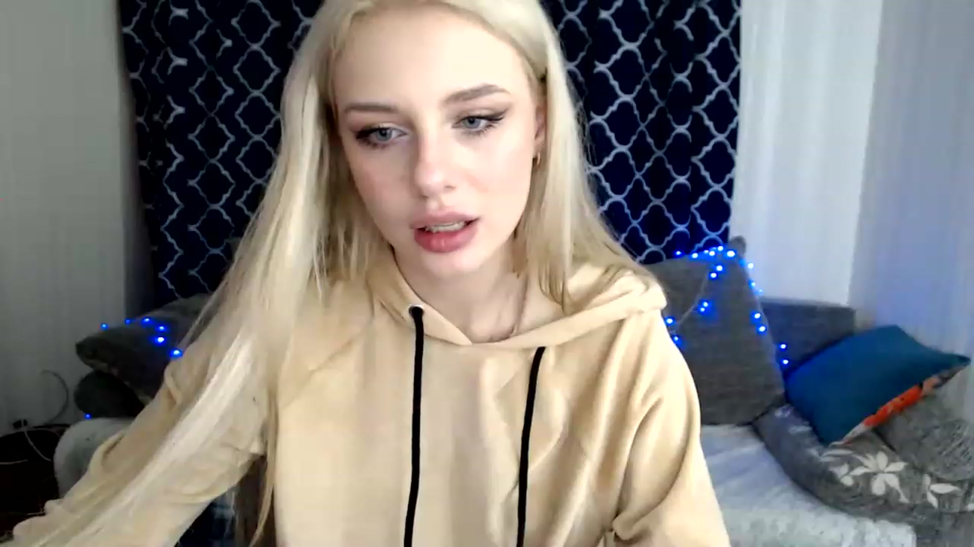 Gallery image thumbnail from Ririma_xo's myfreecams stream on, 11/25/2022, 13:03 image 4 of 20