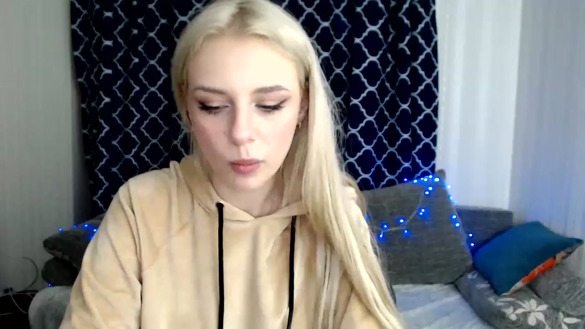 Gallery image thumbnail from Ririma_xo's myfreecams stream on, 11/25/2022, 13:03 image 18 of 20