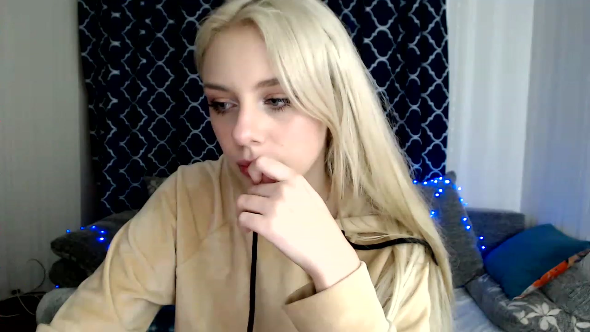 Gallery image thumbnail from Ririma_xo's myfreecams stream on, 11/25/2022, 13:03 image 12 of 20