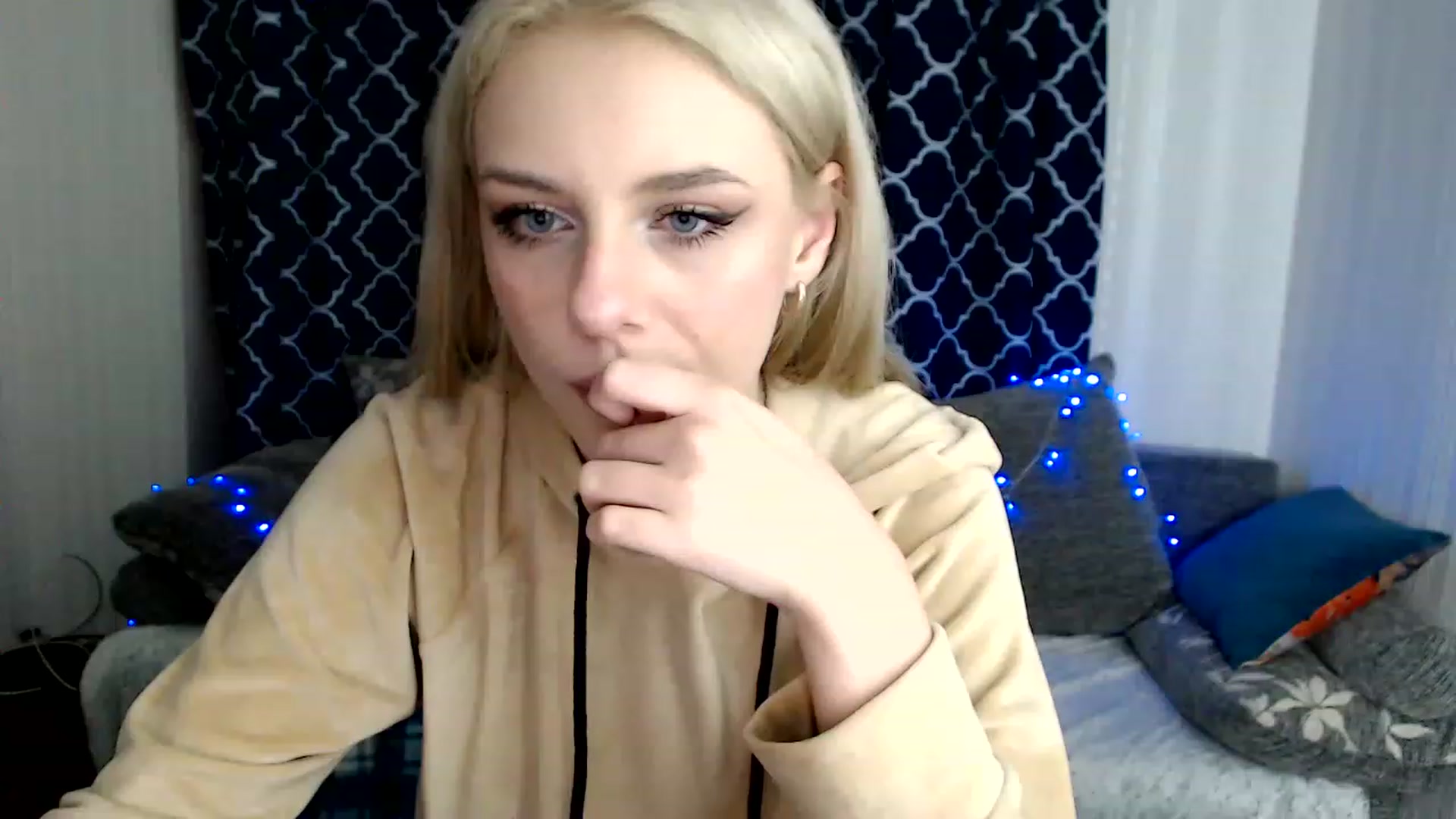 Gallery image thumbnail from Ririma_xo's myfreecams stream on, 11/25/2022, 13:03 image 5 of 20