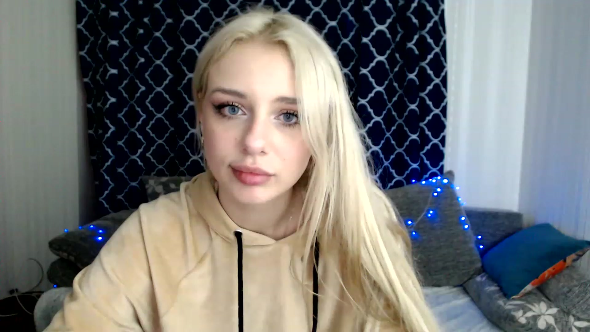 Gallery image thumbnail from Ririma_xo's myfreecams stream on, 11/25/2022, 13:03 image 14 of 20